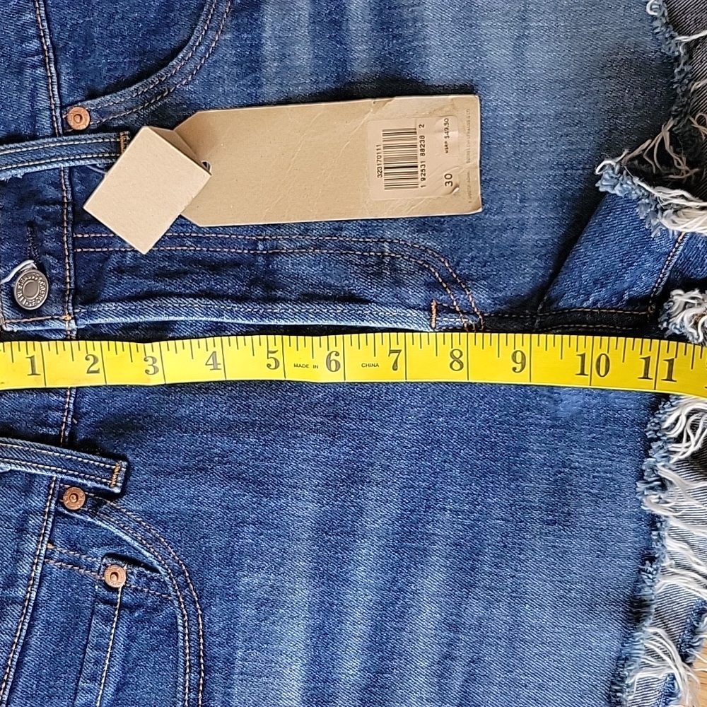 Levi's 501 Mid Rise Button Fly Denim Shorts With A Raw Hem - Picture 12 of 13
